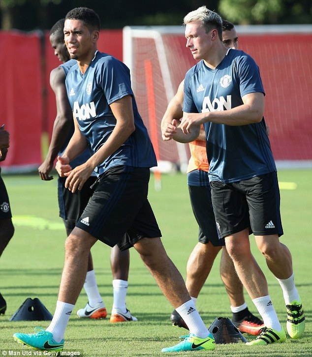 Mourinho de lo 2 doi hinh MU anh 9