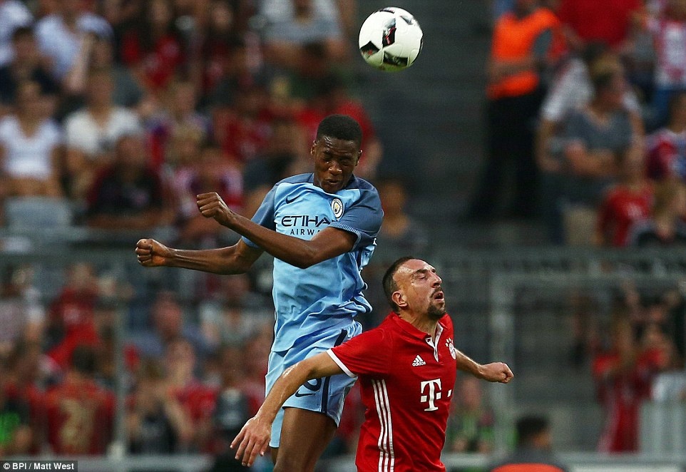 Guardiola dan dat Man City thua Bayern anh 4