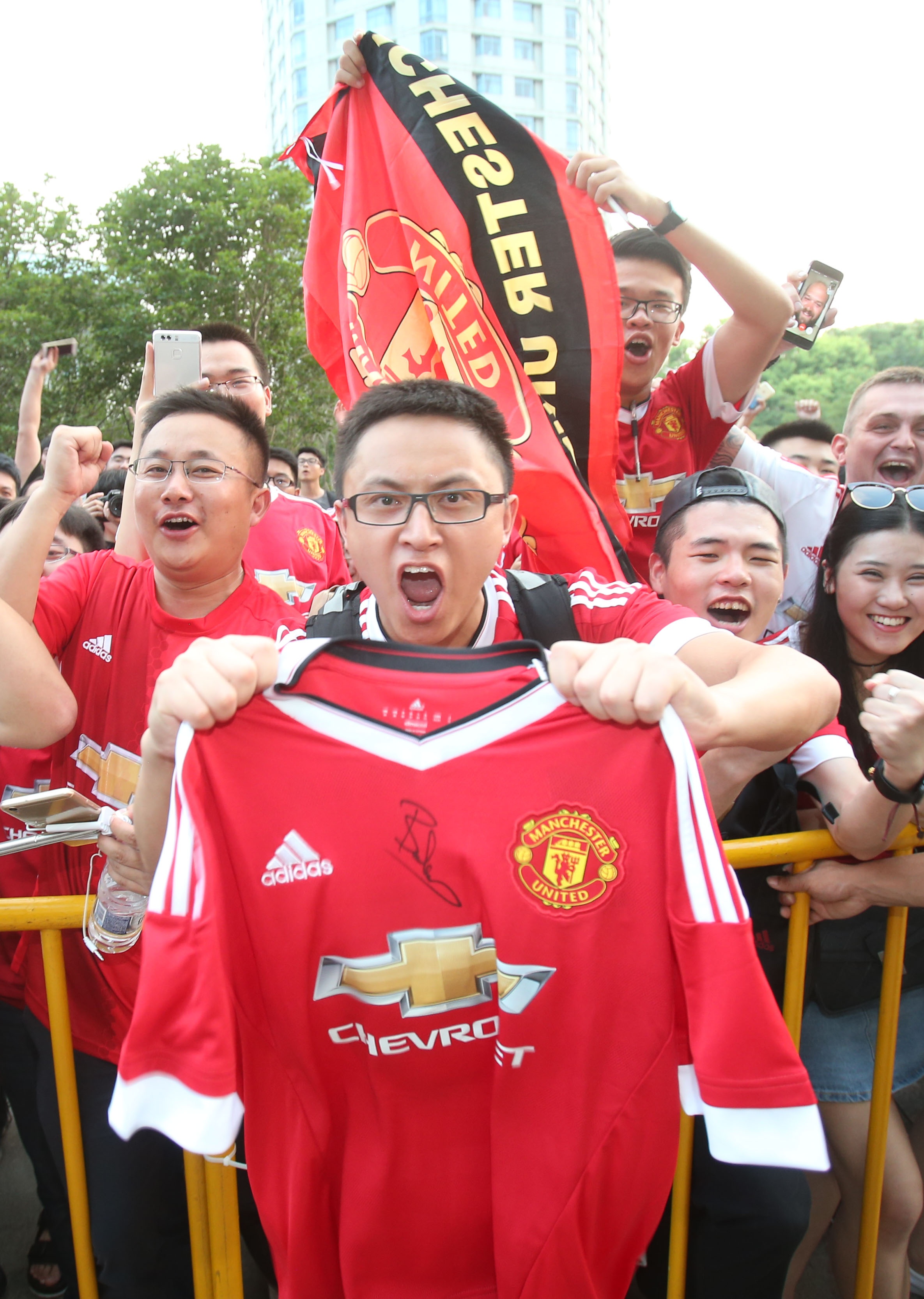 Fan phat cuong khi xem MU thi dau anh 4