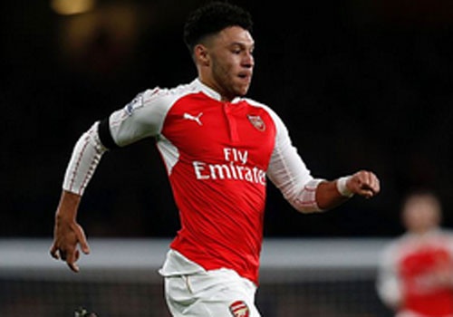 Arsenal thoat thua nho ban thang dep cua Chamberlain hinh anh