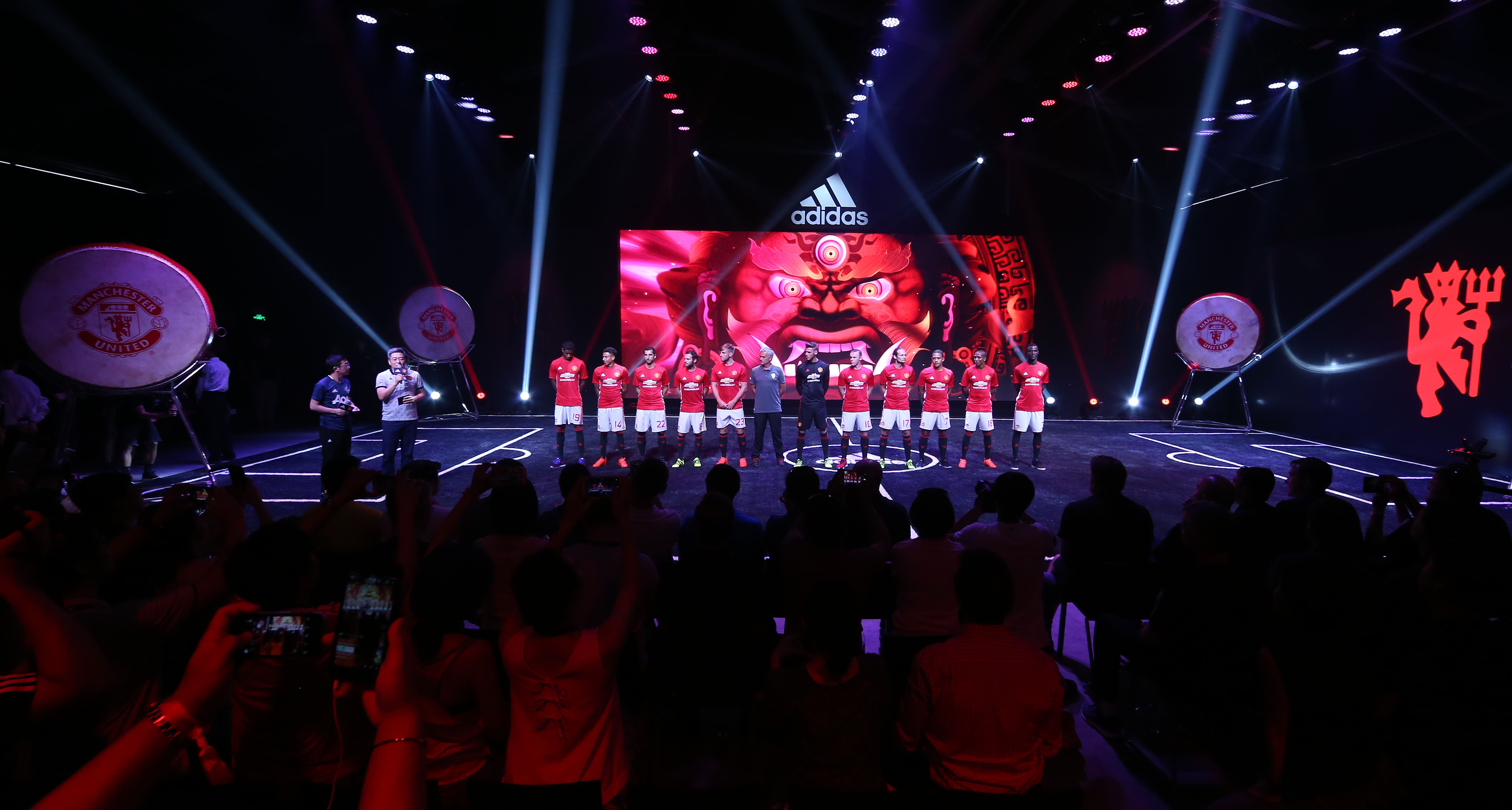 MU giới thiệu áo đấu sân nhà ảnh 2 MU gioi thieu ao dau san nha anh 2