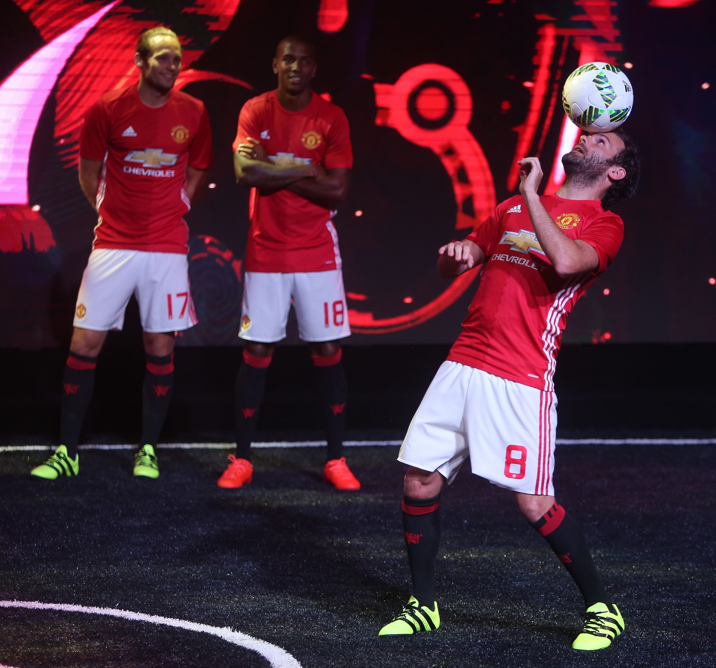 MU giới thiệu áo đấu sân nhà ảnh 5 MU gioi thieu ao dau san nha anh 5