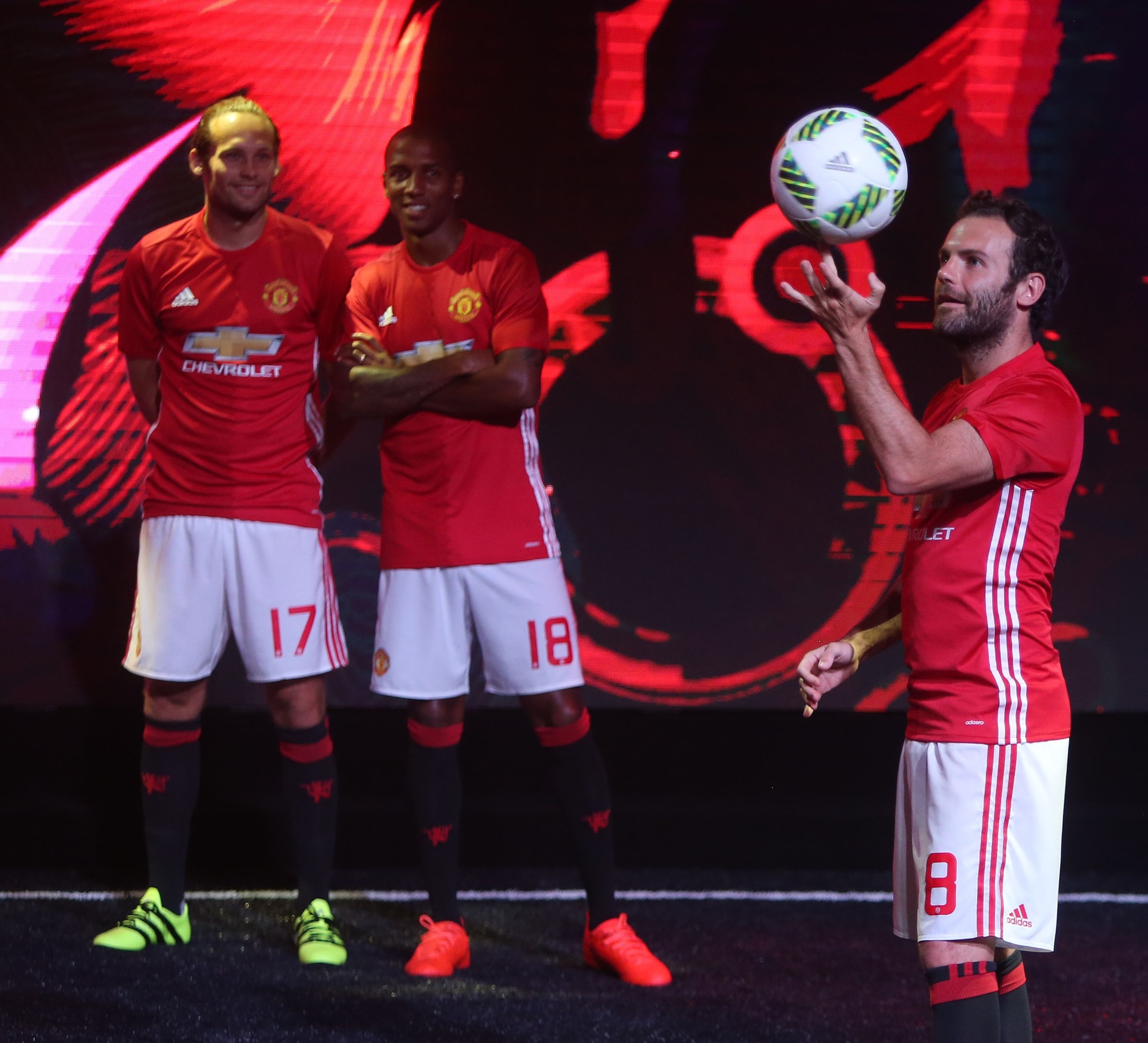 MU giới thiệu áo đấu sân nhà ảnh 6 MU gioi thieu ao dau san nha anh 6