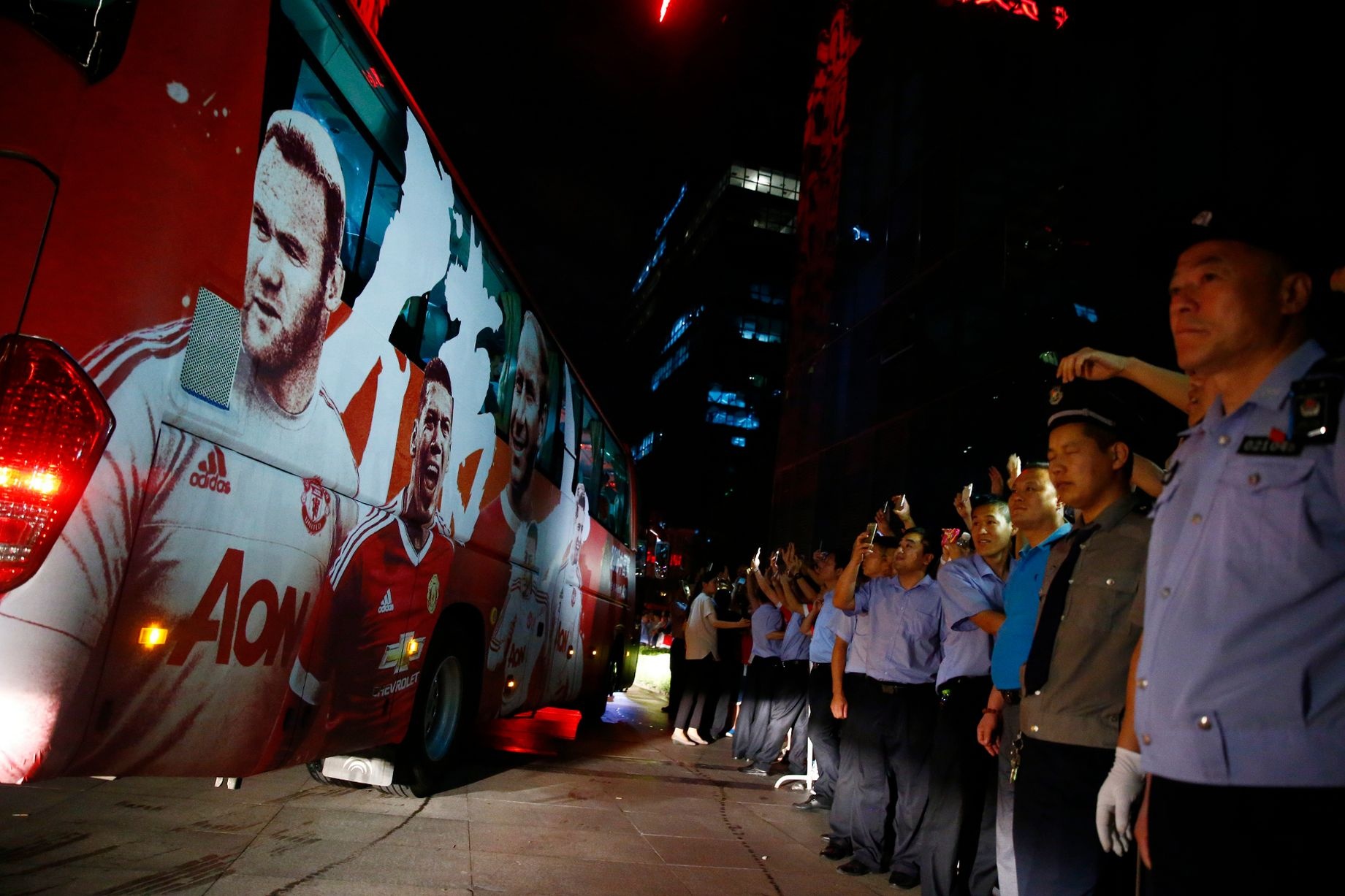 MU tro ve sau chuyen du dau anh 4