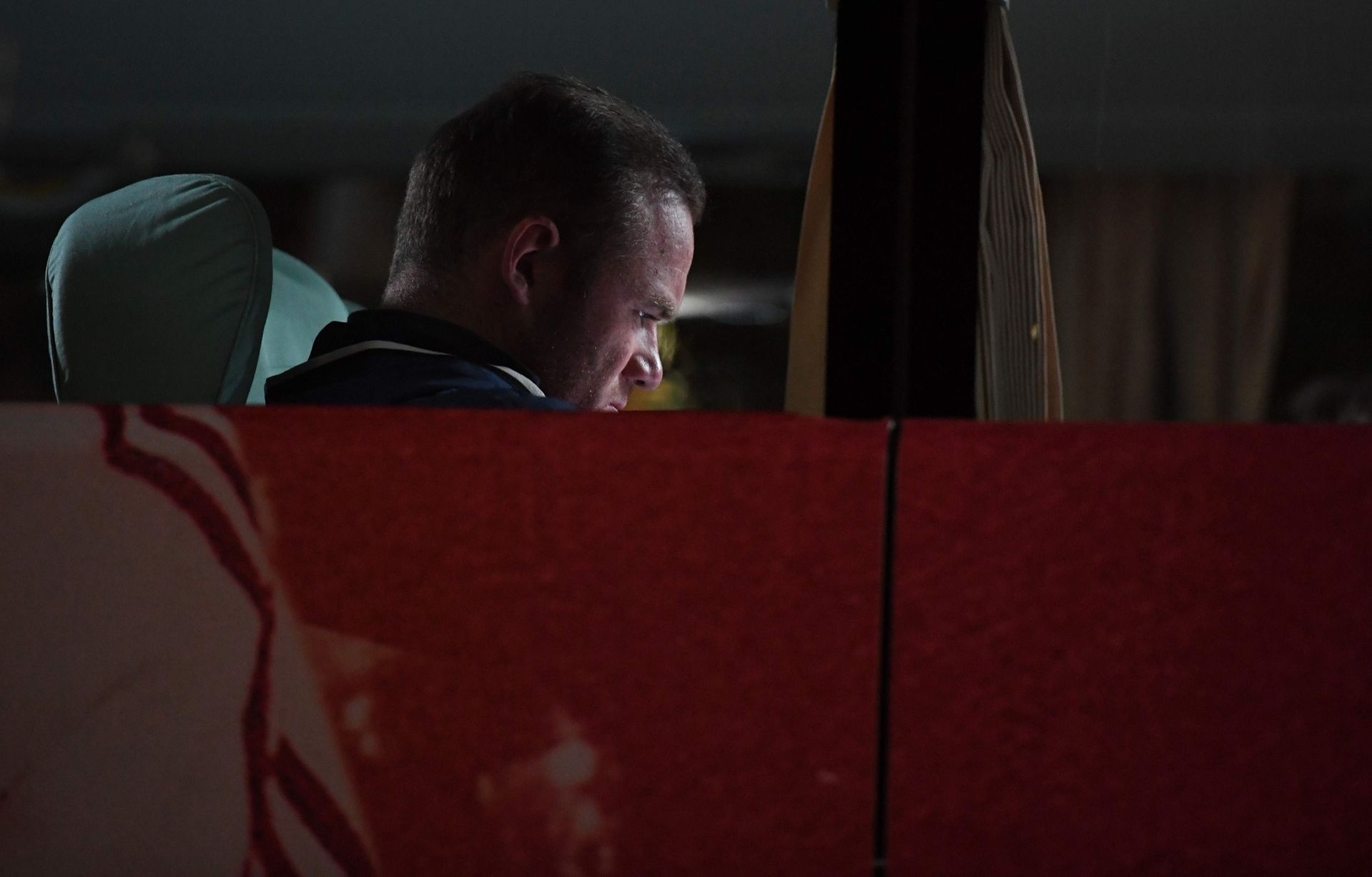 MU tro ve sau chuyen du dau anh 8