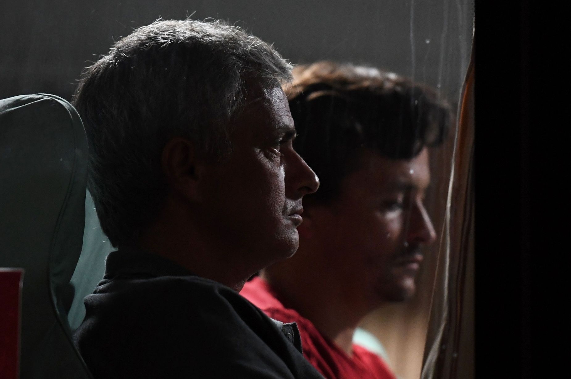 MU tro ve sau chuyen du dau anh 6