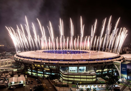 Phao hoa ruc sang truoc le khai mac Olympics 2016 hinh anh