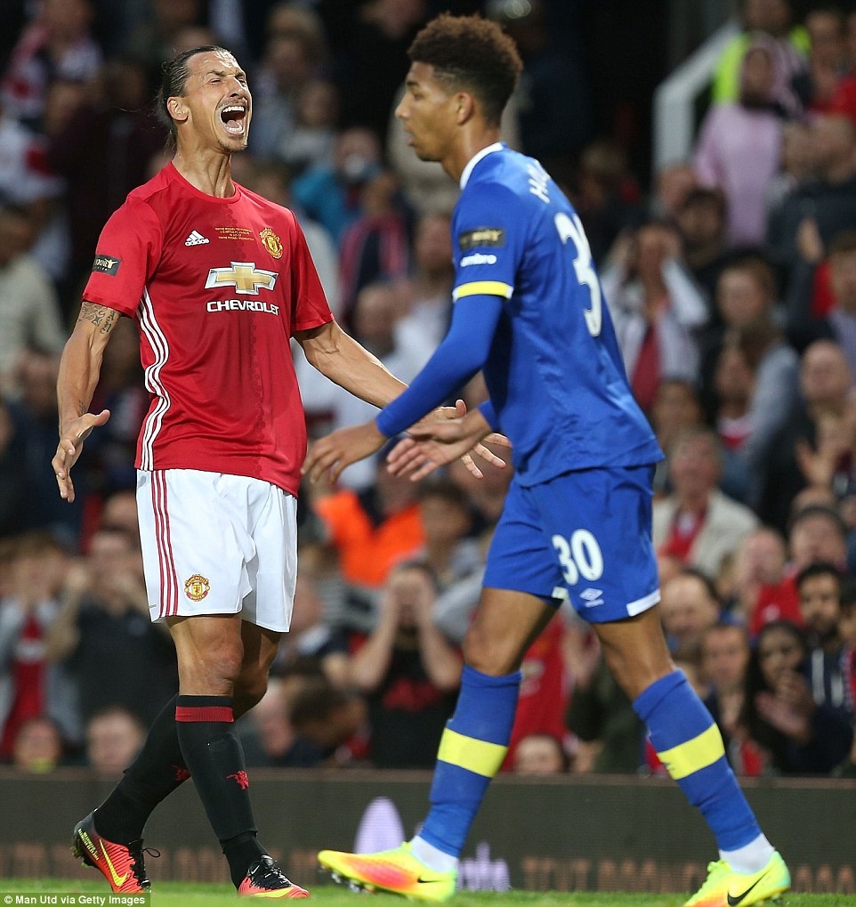 Sir Alex chung kien tran tri an Rooney anh 13