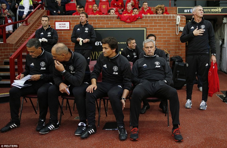 Sir Alex chung kien tran tri an Rooney anh 7