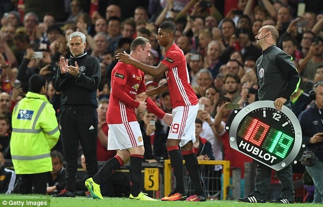 Mourinho ra ngoai an toi cung cong su anh 8