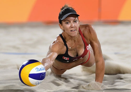10 pha cuu thua cua nguoi dep bong chuyen bai bien Olympic hinh anh