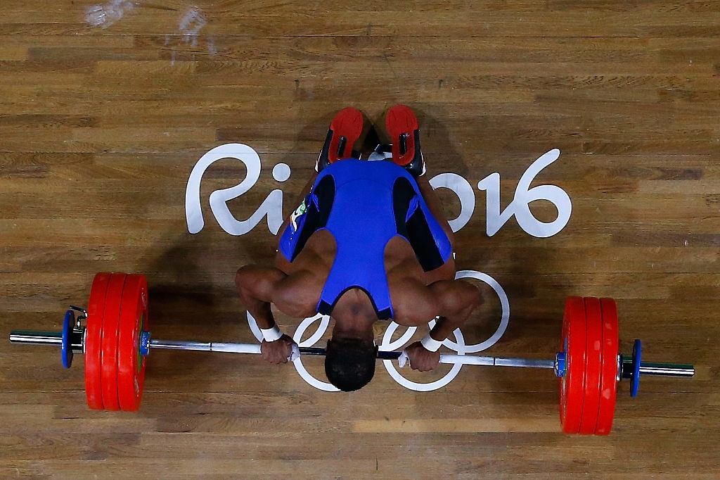 Nhà vô địch Olympic khóc nức nở ảnh 4 Nha vo dich Olympic khoc nuc no anh 4