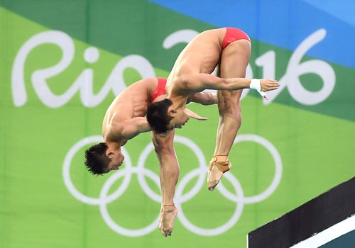 Trung Quoc thong tri noi dung nhay cau 10 m doi nam Olympic hinh anh