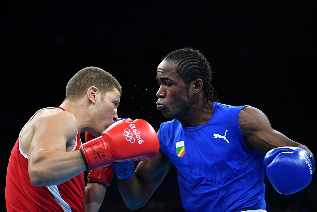 VĐV Algeria bị đánh rách mí mắt ảnh 9 VDV Algeria bi danh rach mi mat anh 9