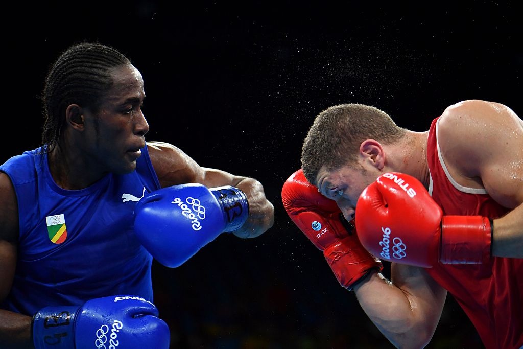 VĐV Algeria bị đánh rách mí mắt ảnh 6 VDV Algeria bi danh rach mi mat anh 6