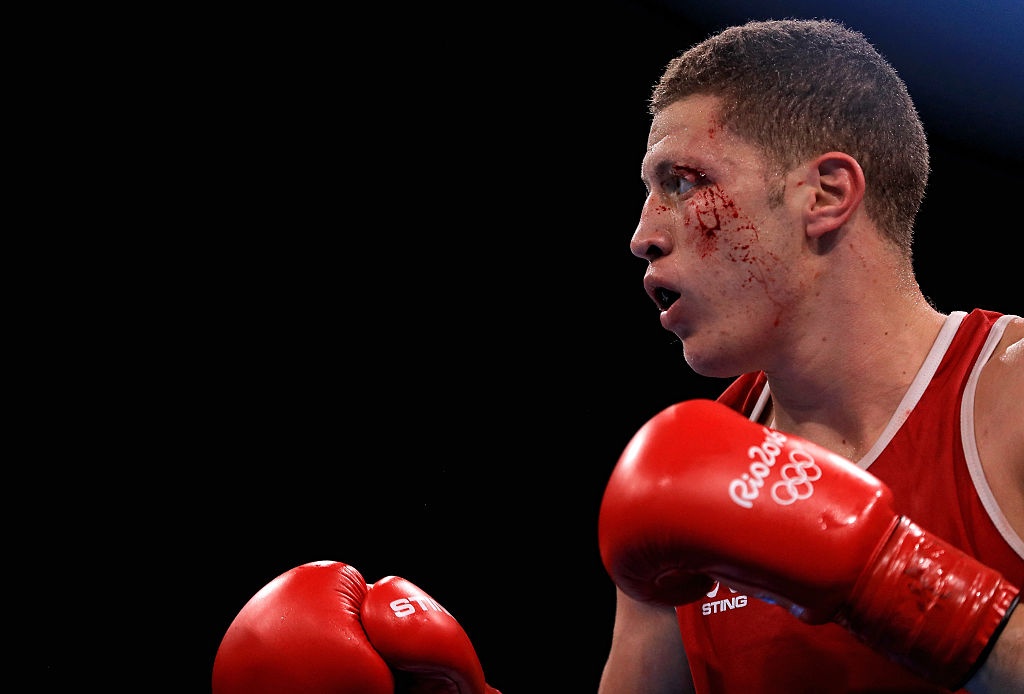 VĐV Algeria bị đánh rách mí mắt ảnh 1 VDV Algeria bi danh rach mi mat anh 1