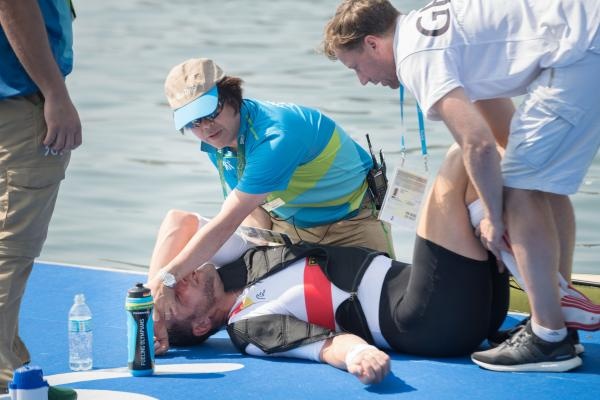 VDV Olympic bat tinh khi ve dich anh 2