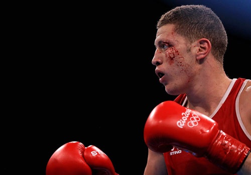 Nen dau vi rach mi mat, VDV Algeria ha doi thu thuyet phuc hinh anh