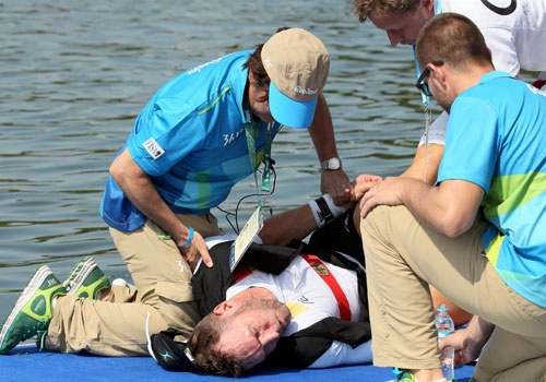 VDV Olympic bat tinh do bat can khi ve dich hinh anh