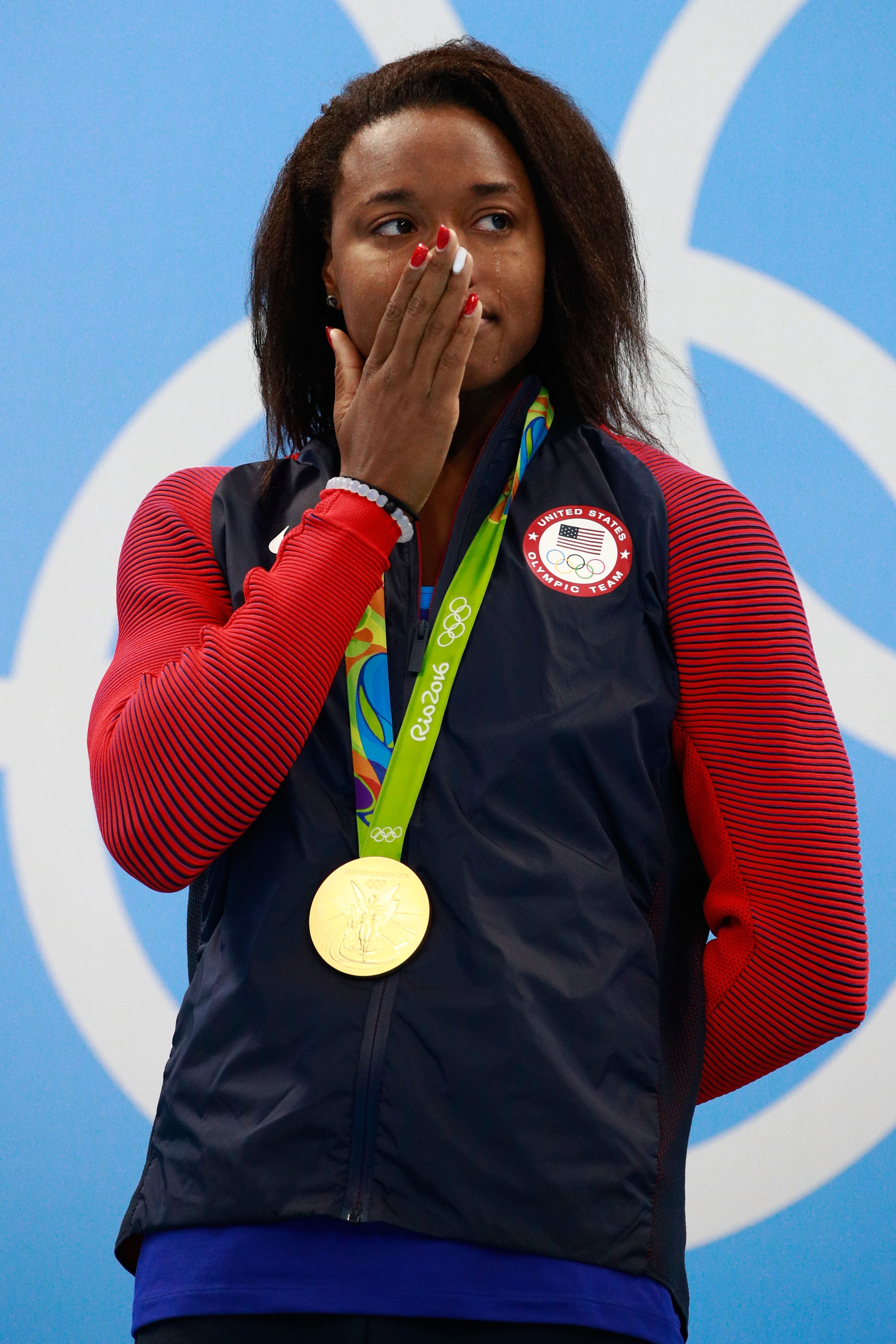 Nu VDV da mau dau tien doat HCV Olympic anh 2