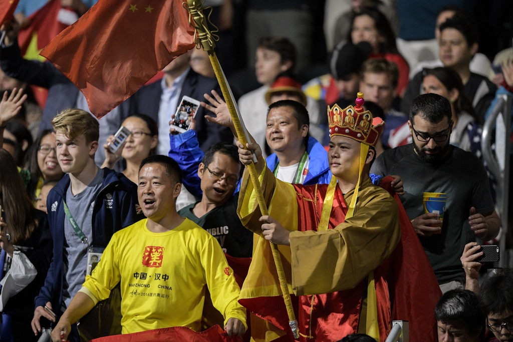 ‘Đường tăng’ cổ vũ VĐV Trung Quốc ảnh 1 ‘Duong tang’ co vu VDV Trung Quoc anh 1