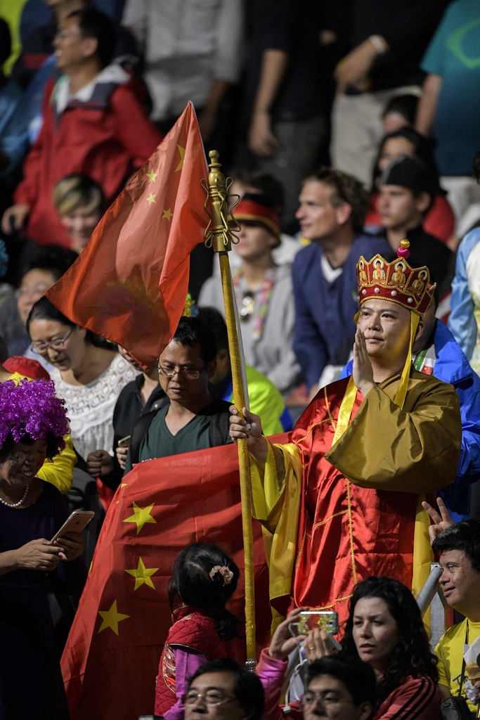 ‘Đường tăng’ cổ vũ VĐV Trung Quốc ảnh 2 ‘Duong tang’ co vu VDV Trung Quoc anh 2