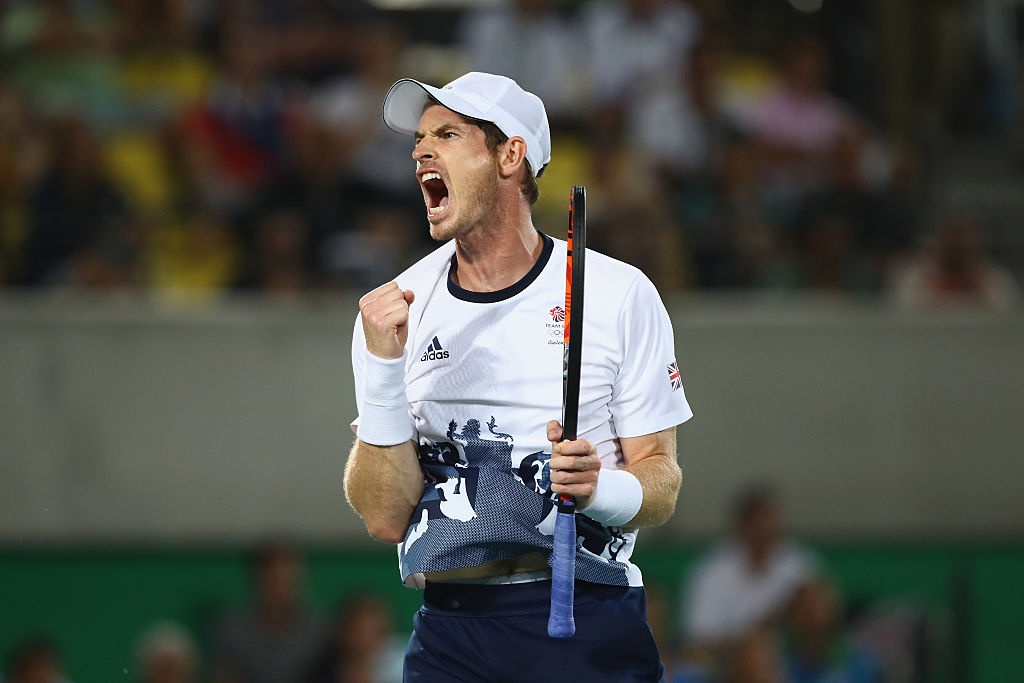 Bolt quay lai nhin doi thu o dich anh 7