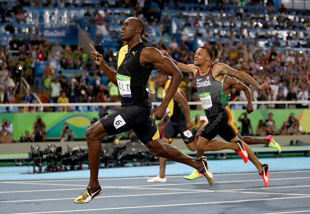 Usain Bolt hạnh phúc trong vòng tay CĐV ảnh 6 Usain Bolt hanh phuc trong vong tay CDV anh 6