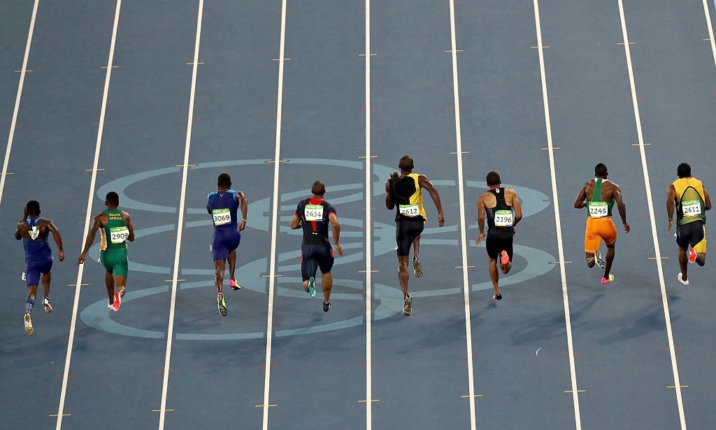 Bolt quay lai nhin doi thu o dich anh 1