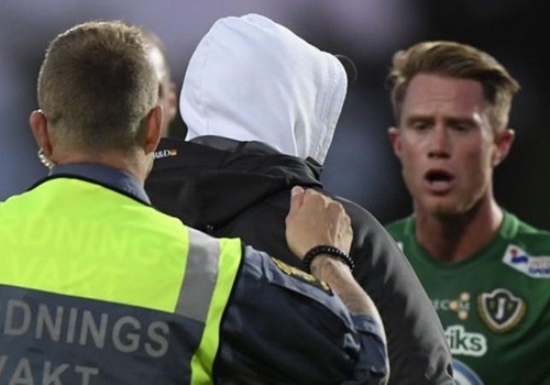 Thu mon soc, chan thuong sau khi bi CDV tan cong hinh anh