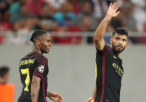 Sut hong penalty 2 lan, Aguero van co hat-trick cho Man City hinh anh