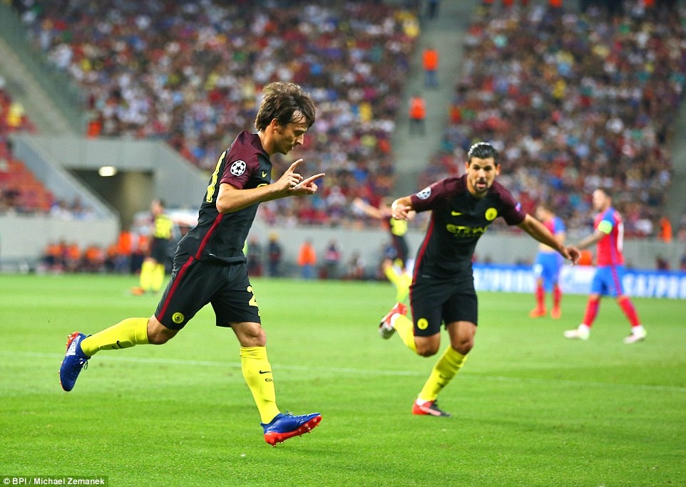 Aguero sut hong penalty 2 lan anh 4