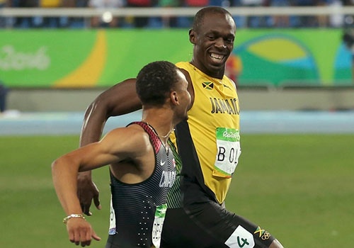 'Tia chop' Bolt tiep tuc cuoi doi thu khi ve nhat o Olympic hinh anh