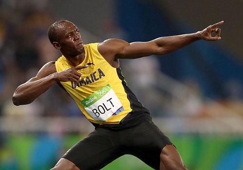 'Tia chop' Bolt khieu vu, lap ky luc gianh HCV Olympic 200 m hinh anh