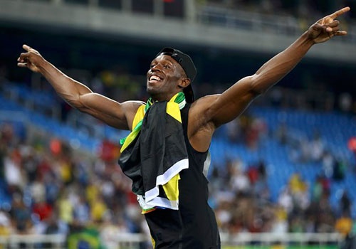 Bolt nhay mua khi hoan tat hat-trick HCV Olympic 2016 hinh anh