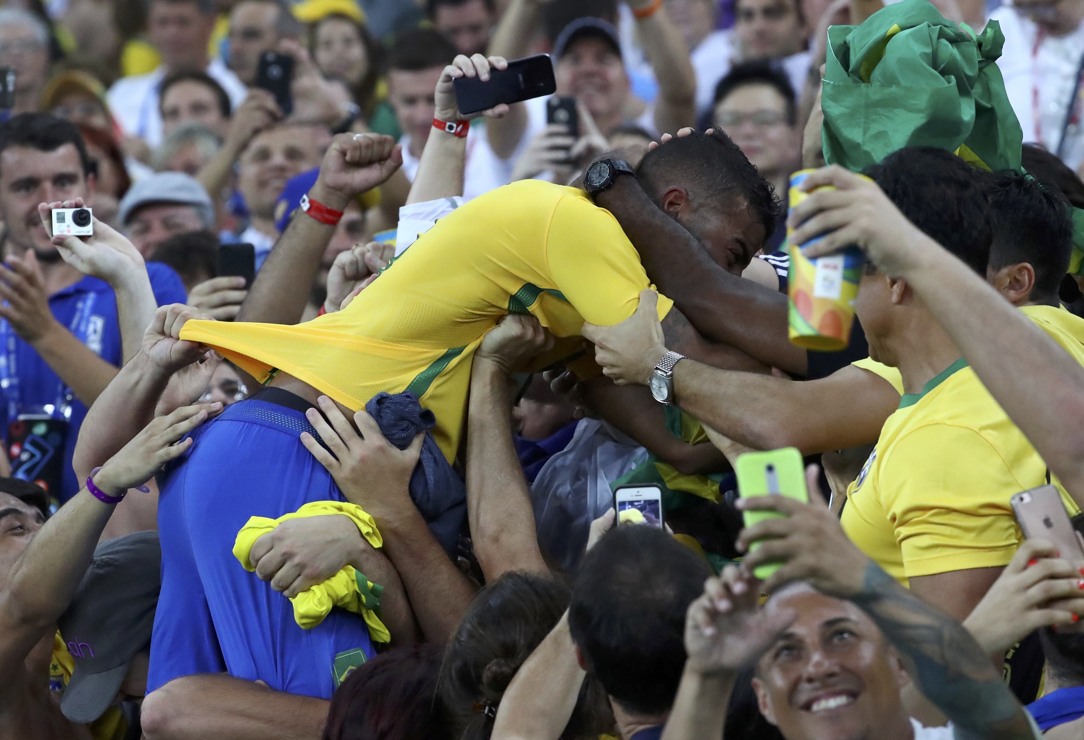 Neymar khoc khi giup Brazil gianh HCV anh 4