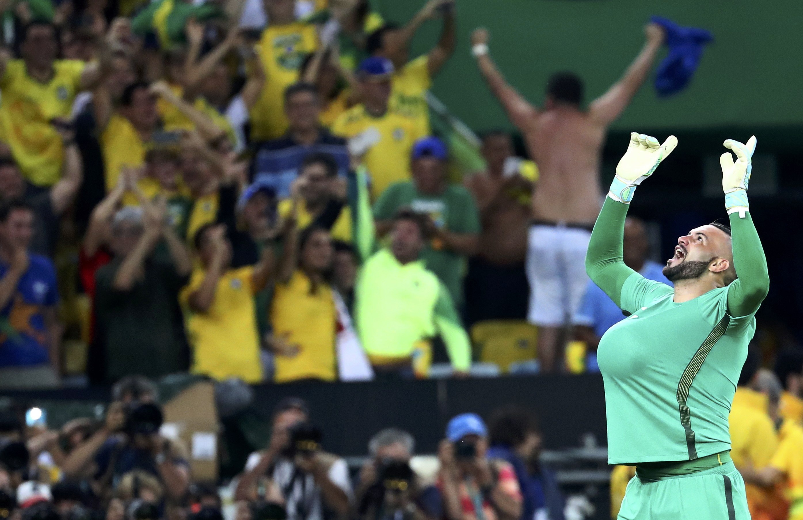 Neymar khoc khi giup Brazil gianh HCV anh 6