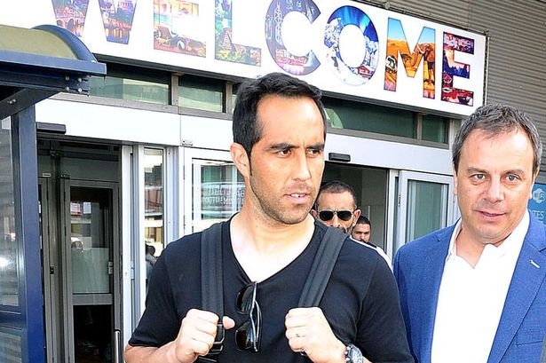 Man City don Bravo thay the Joe Hart anh 1