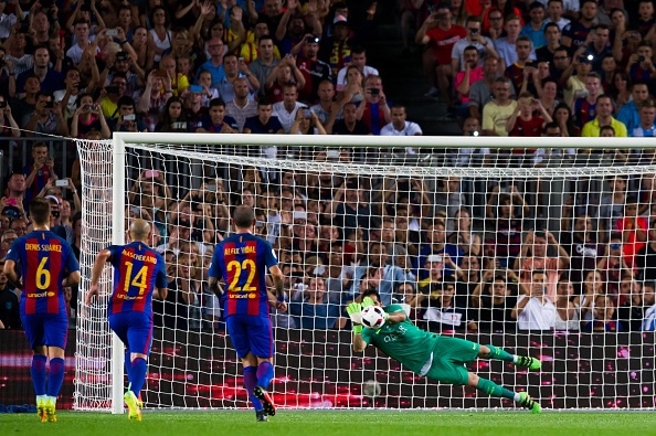 Man City don Bravo thay the Joe Hart anh 7