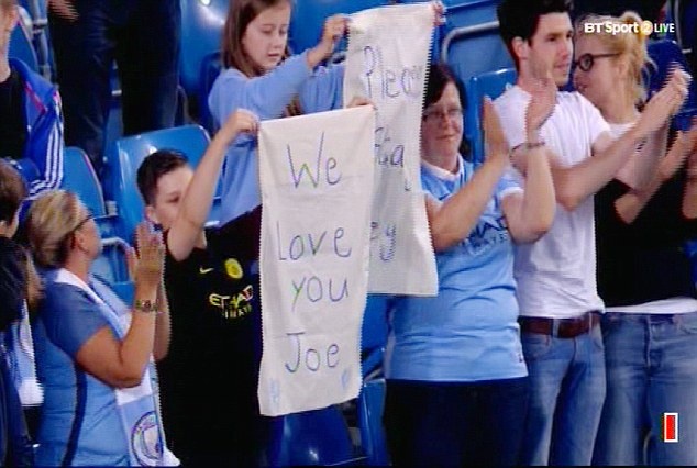 Hart vay tay chao CDV Man City anh 7