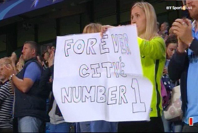 Hart vay tay chao CDV Man City anh 8