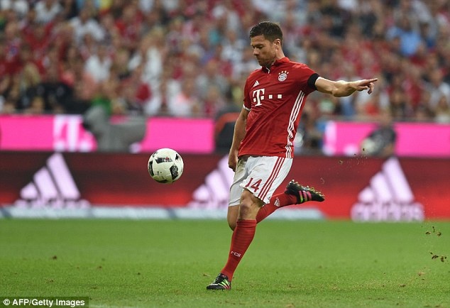 Lewandowski lap hat-trick cho Bayern anh 4