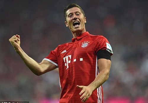 Lewandowski lap hat-trick, Bayern thang tran mo man 6-0 hinh anh