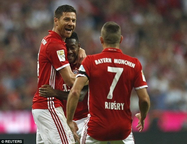Lewandowski lap hat-trick cho Bayern anh 9
