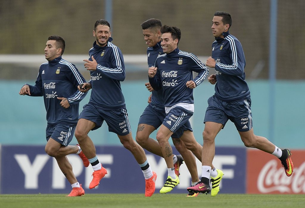 Messi bo buoi tap cung DT Argentina anh 1