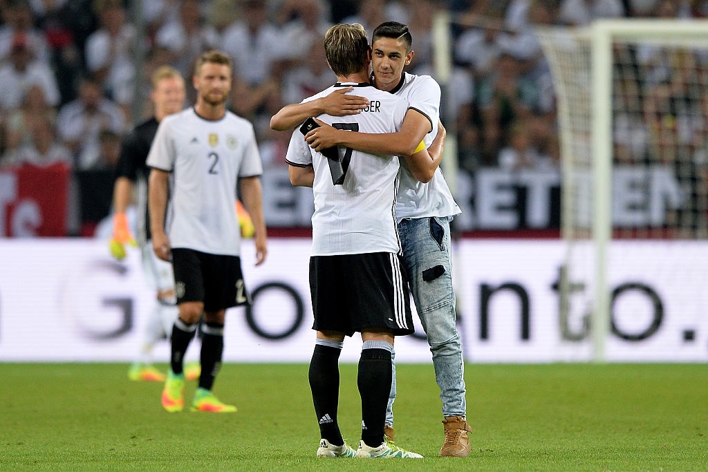 Schweinsteiger khoc khi chia tay DT Duc anh 8