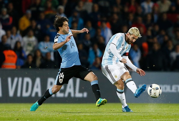 Messi ghi ban giup Argentina thang Uruguay anh 1