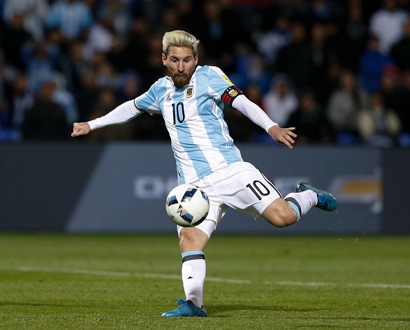 Messi ghi ban giup Argentina thang Uruguay anh 2