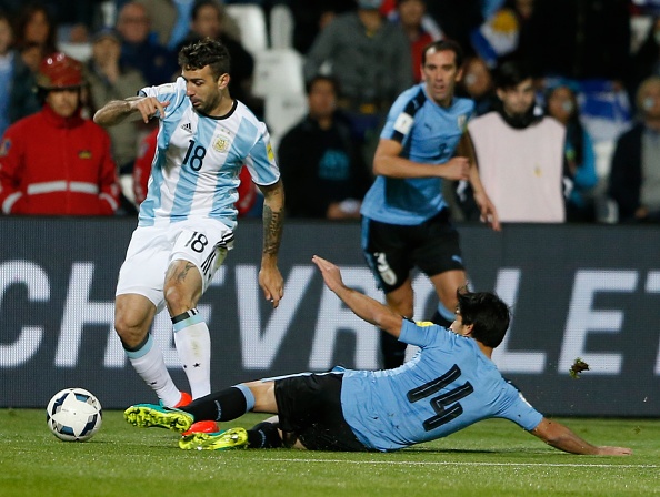 Messi ghi ban giup Argentina thang Uruguay anh 4