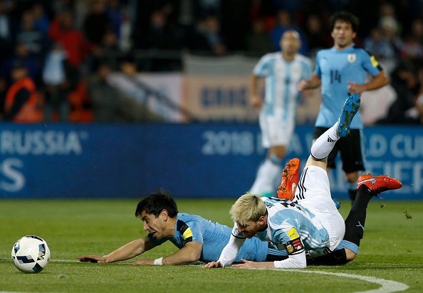 Messi ghi ban giup Argentina thang Uruguay anh 7